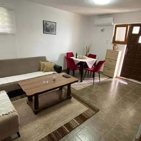 Lejla Apartment *